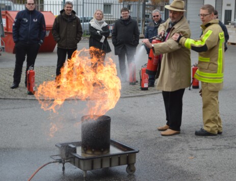 Brandschutzhelferausbildung mit praktischer Feuerlöscherunterweisung. Brandschutzhelferausbildung mit praktischer Feuerlöscherunterweisung.